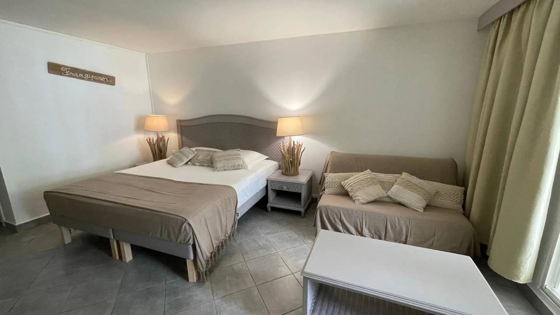 Studio Le Frangipanier Au Gosier Avec Plage - Location Prestige Caraibes 르 고지에 아파트