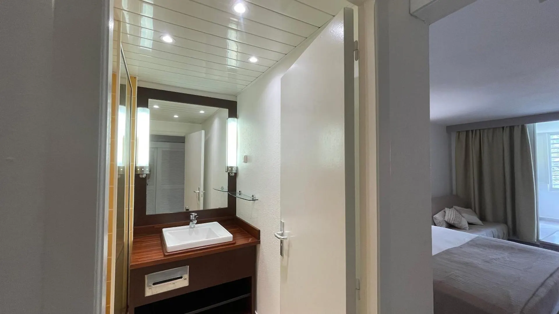 Studio Le Frangipanier Au Gosier Avec Plage - Location Prestige Caraibes 르 고지에 아파트